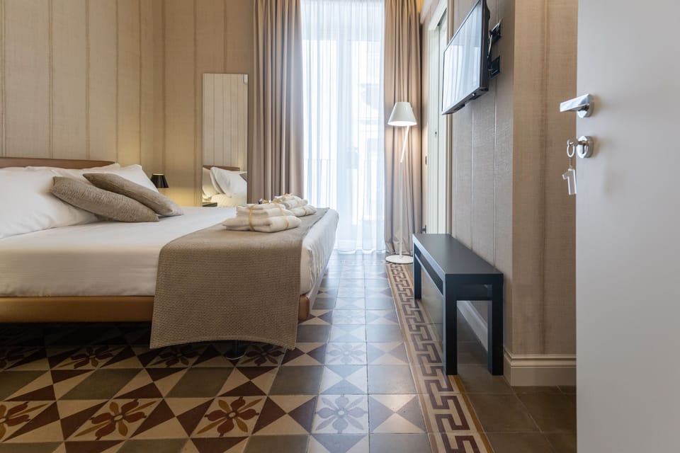 Standard Room | Egyptian cotton sheets, premium bedding, down comforters