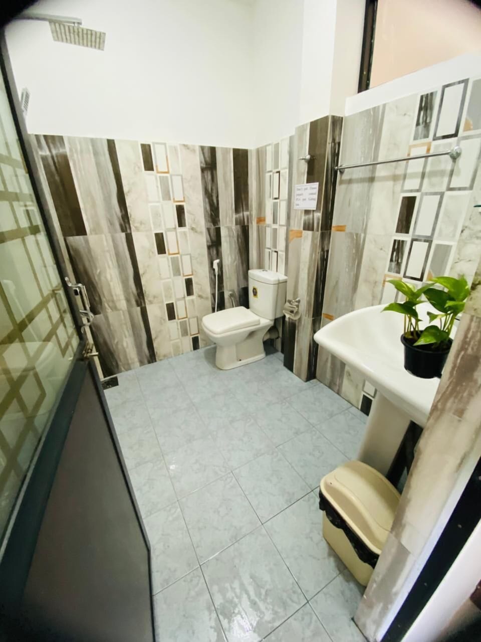 Deluxe Double Room, 1 Bedroom, Non Smoking, Garden View | Bathroom | Shower, free toiletries, hair dryer, slippers