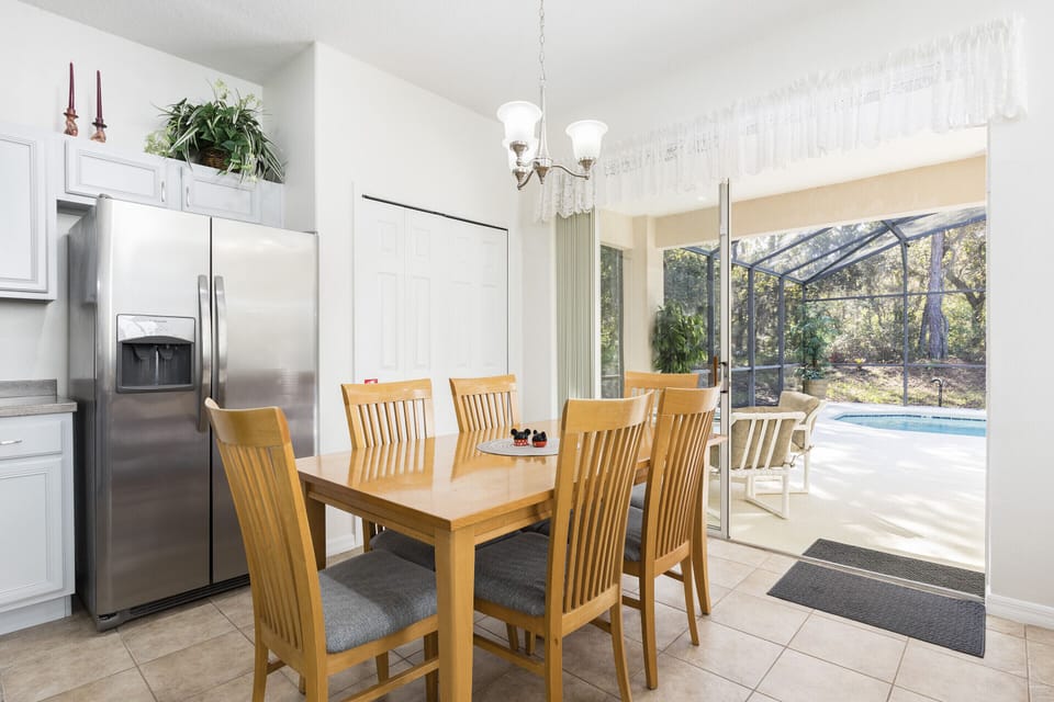 Breakfast area overlooking the pool.