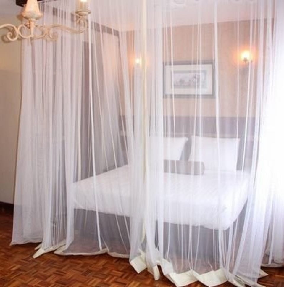 Deluxe Room | Desk, laptop workspace, blackout drapes, soundproofing