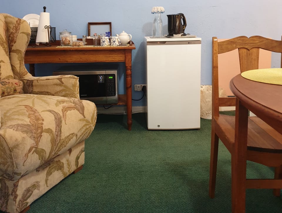 Twin Room (Blue) | Soundproofing, iron/ironing board, bed sheets