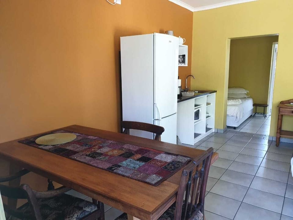 Comfort Cottage, 2 Bedrooms (Coral) | Soundproofing, iron/ironing board, bed sheets