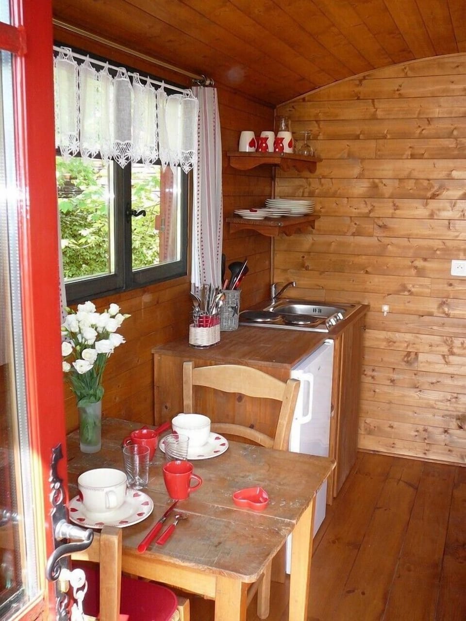Room Roulotte Trailer | In-room dining