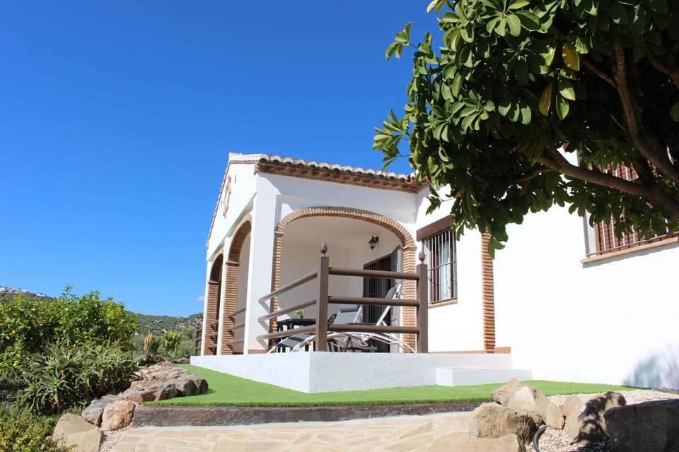 House, 2 Bedrooms, Smoking, Balcony | Front of property