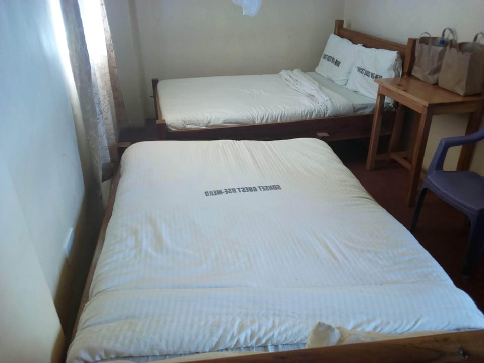 Double Room | Desk, free WiFi, bed sheets