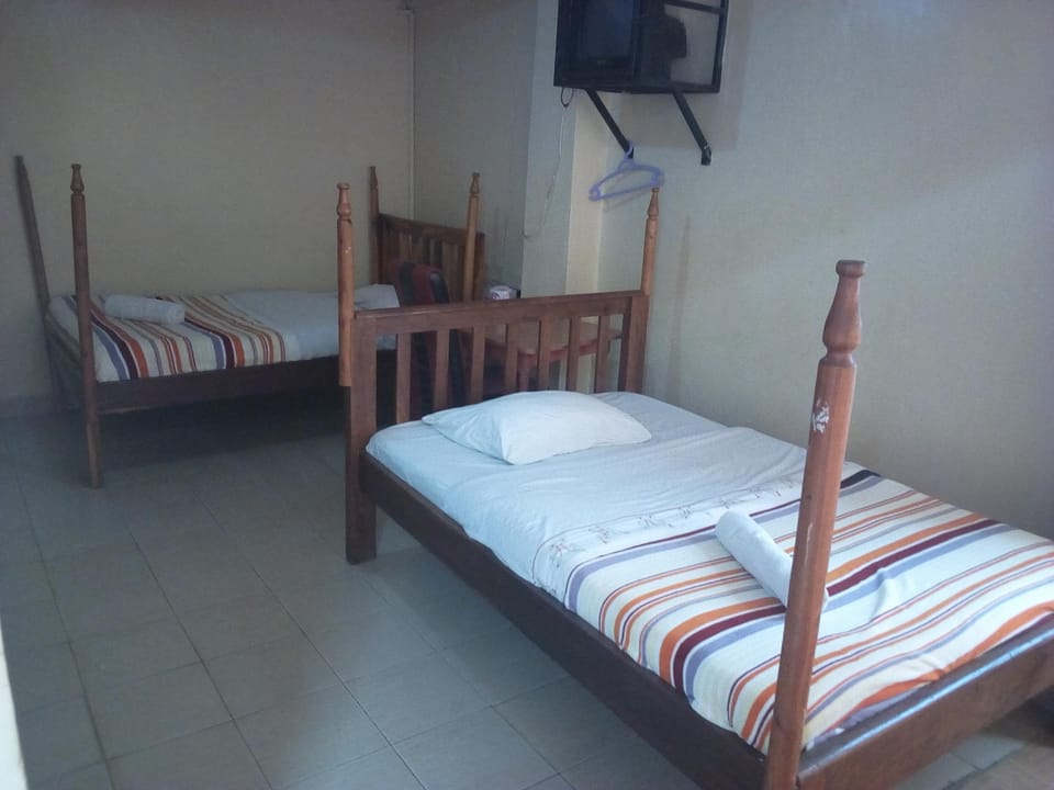 Twin Room | Desk, blackout drapes, free WiFi, bed sheets
