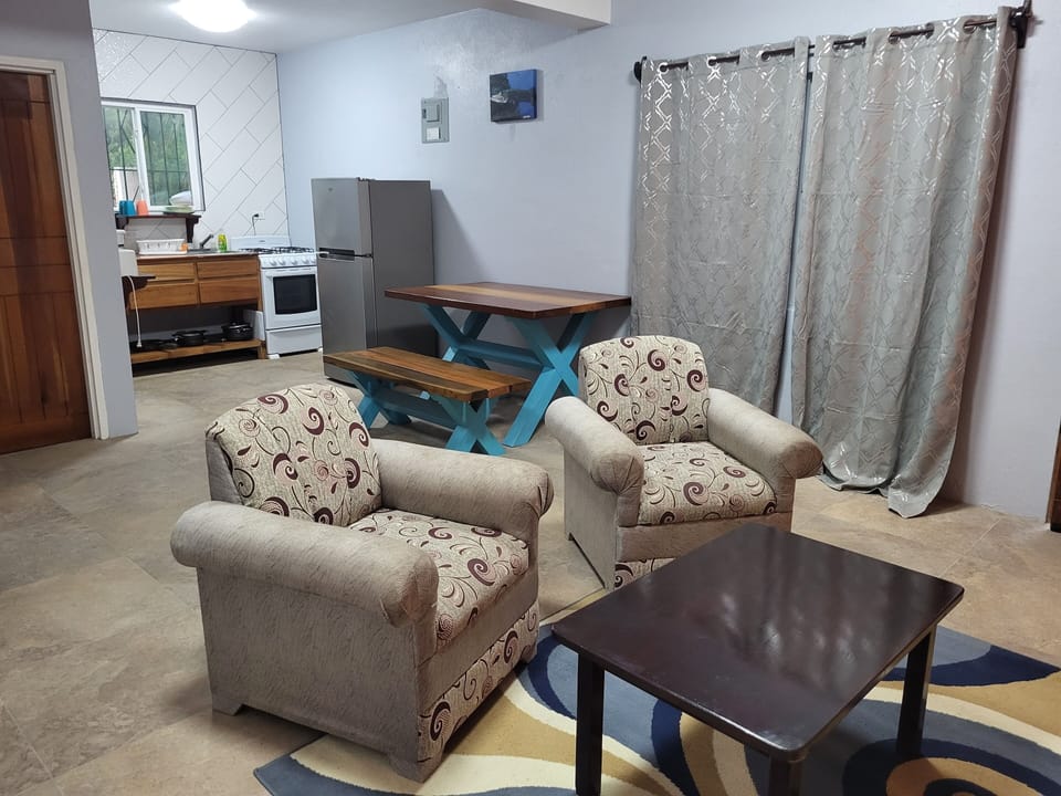 Family Suite | Living area | 32-inch flat-screen TV with digital channels, TV