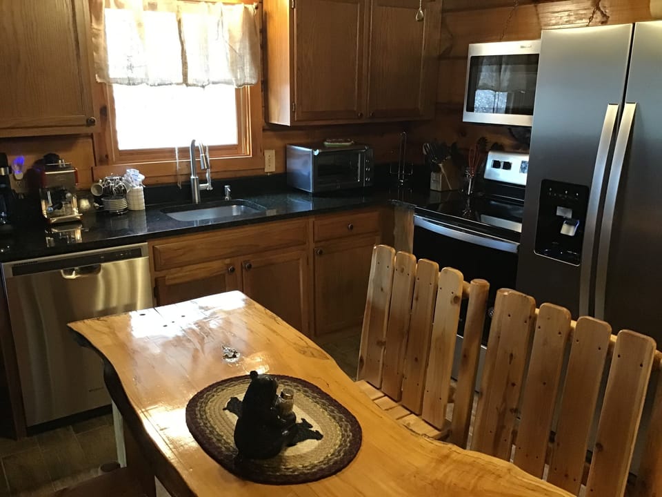 Kitchen with Dining Table seating 4