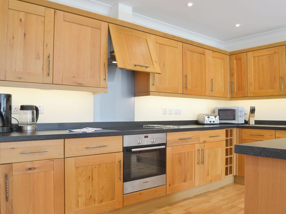 Well presented fitted kitchen | Driftwood, Port Isaac
