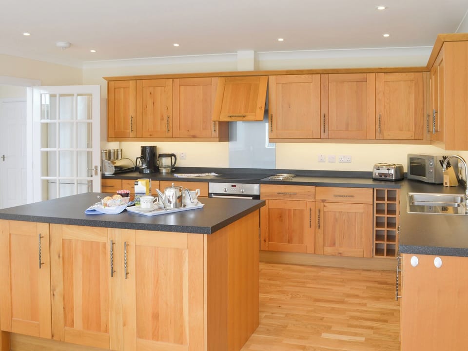 Well equipped kitchen | Driftwood, Port Isaac