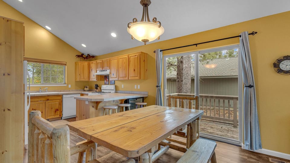 House, Multiple Beds (Whistler - Unit 7) | Dining