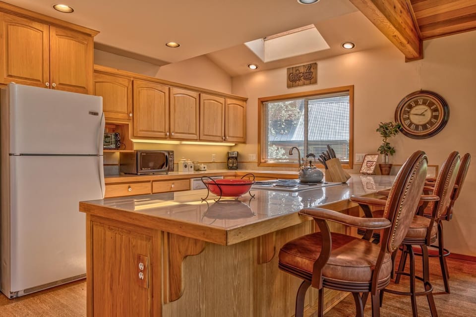 Cabin, Multiple Beds, River View (Wood Duck 5) | Private kitchen | Toaster, dining tables