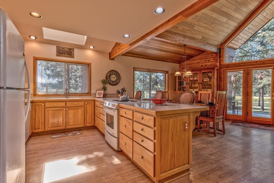 Cabin, Multiple Beds, River View (Wood Duck 5) | Private kitchen | Toaster, dining tables