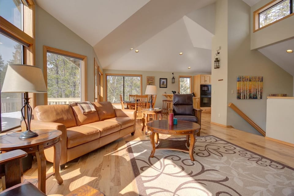 House, Multiple Beds (Vine Maple - Unit 30) | Living area