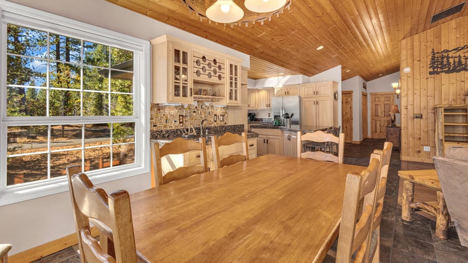 House, Multiple Beds (Acacia - Unit 2) | Dining