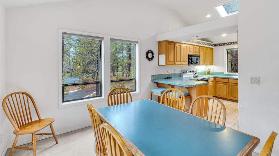 House, Multiple Beds (Shadow - Unit 1) | Dining