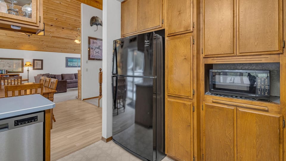 House, Multiple Beds (Big Leaf - Unit 6) | Interior