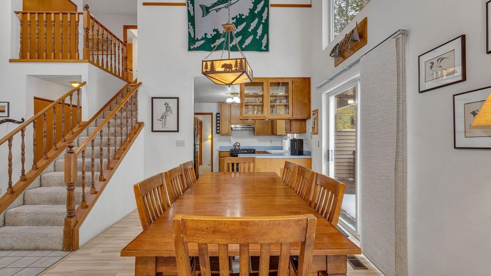 House, Multiple Beds (Big Leaf - Unit 6) | Dining