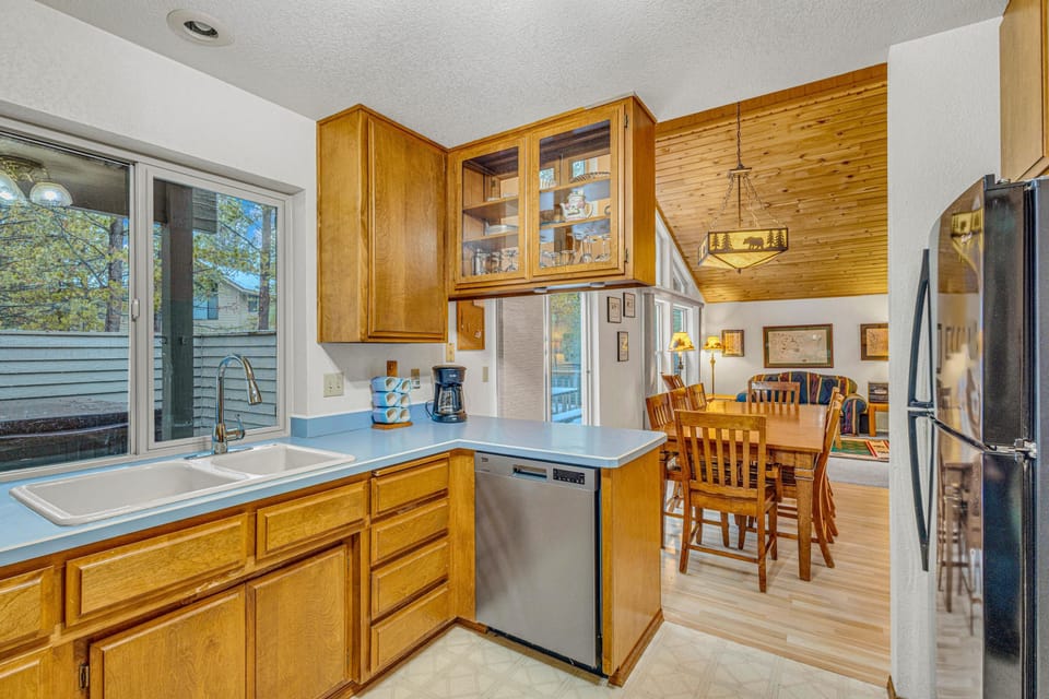House, Multiple Beds (Big Leaf - Unit 6) | Private kitchen | Toaster, blender, coffee grinder, mixer