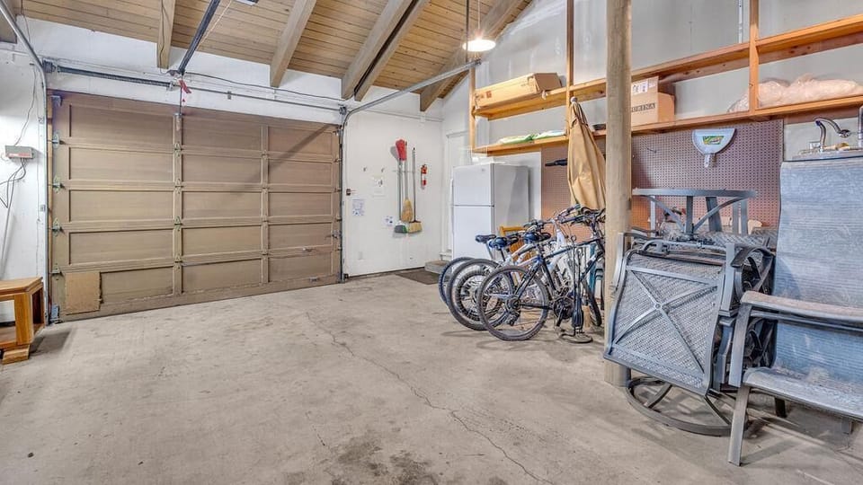 House, Multiple Beds (Quartz Mountain - Unit 1) | Interior