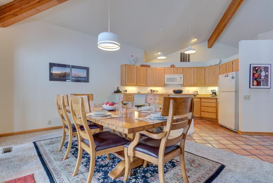 House, Multiple Beds (Awbrey - Unit 7) | Dining