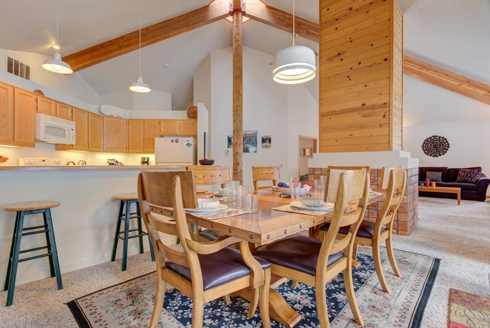 House, Multiple Beds (Awbrey - Unit 7) | Dining