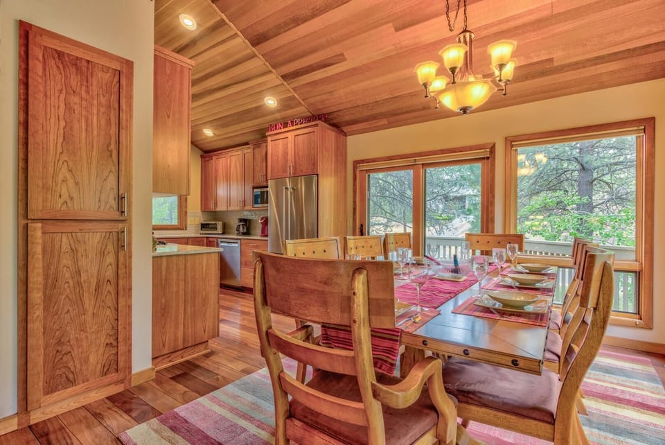 House, Multiple Beds (Tan Oak - Unit 37) | Dining