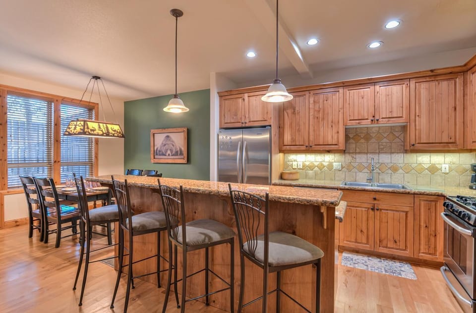 Condo, Multiple Beds (Aquila Lodge - Unit 5) | Private kitchen | Electric kettle, toaster