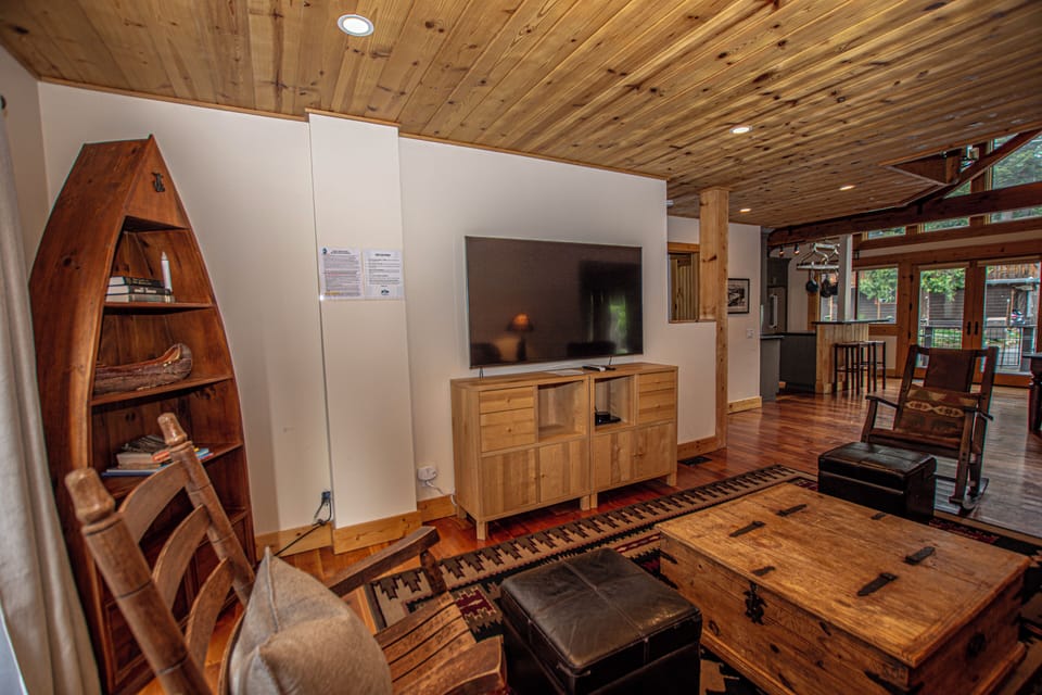 Bonanza - Living Area TV