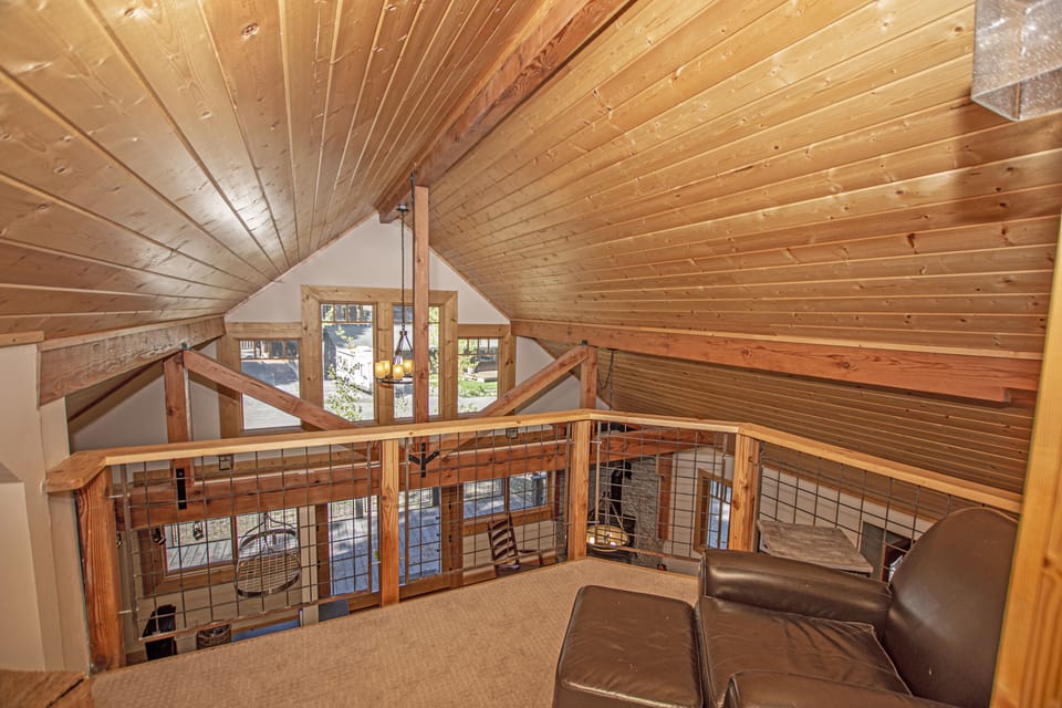 Bonanza Loft Chair - Upper-level retreat w/ vaulted ceilings & warm wood tones throughout