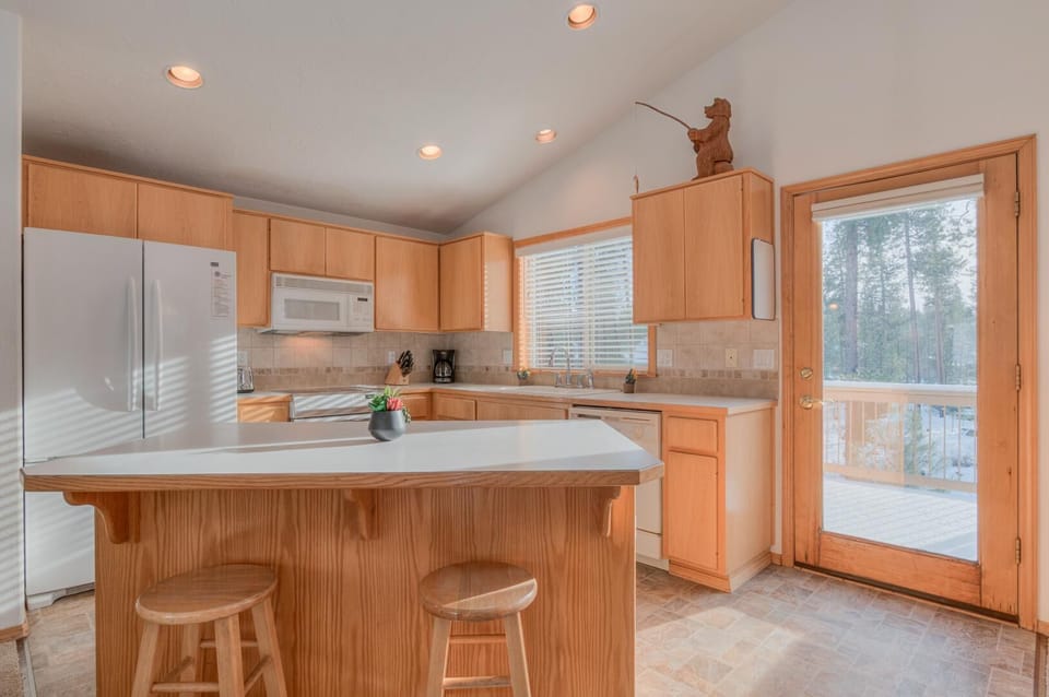 House, Multiple Beds (Warbler - Unit 15) | Private kitchen | Fridge, microwave, electric kettle, toaster
