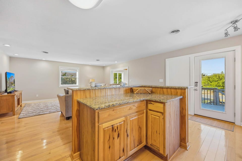 Surf or Sound Realty - 922 - Soulshine - Kitchen -1
