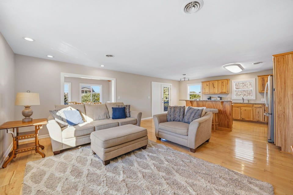 Surf or Sound Realty - 922 - Soulshine - Great Room -2