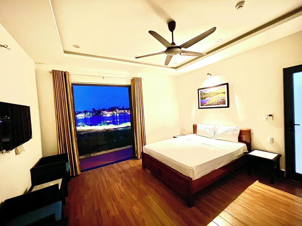 Panoramic Double or Twin Room, Balcony, River View | Free minibar items, desk, laptop workspace, free WiFi