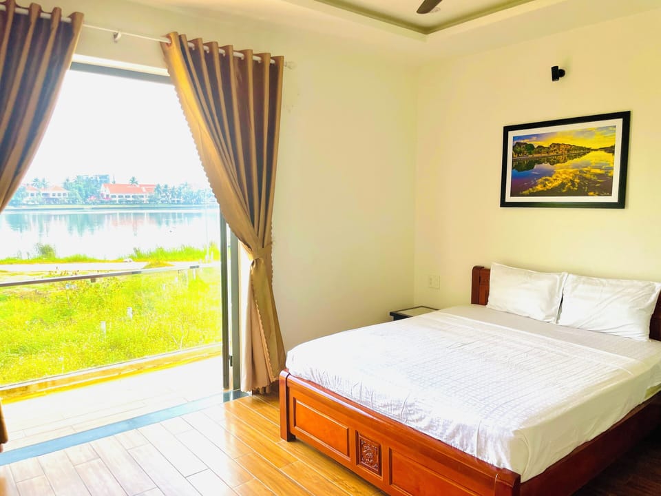 Panoramic Double or Twin Room, Balcony, River View | Free minibar items, desk, laptop workspace, free WiFi