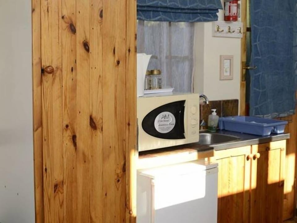 Twin Room (Soetdoring) | Private kitchenette | Electric kettle