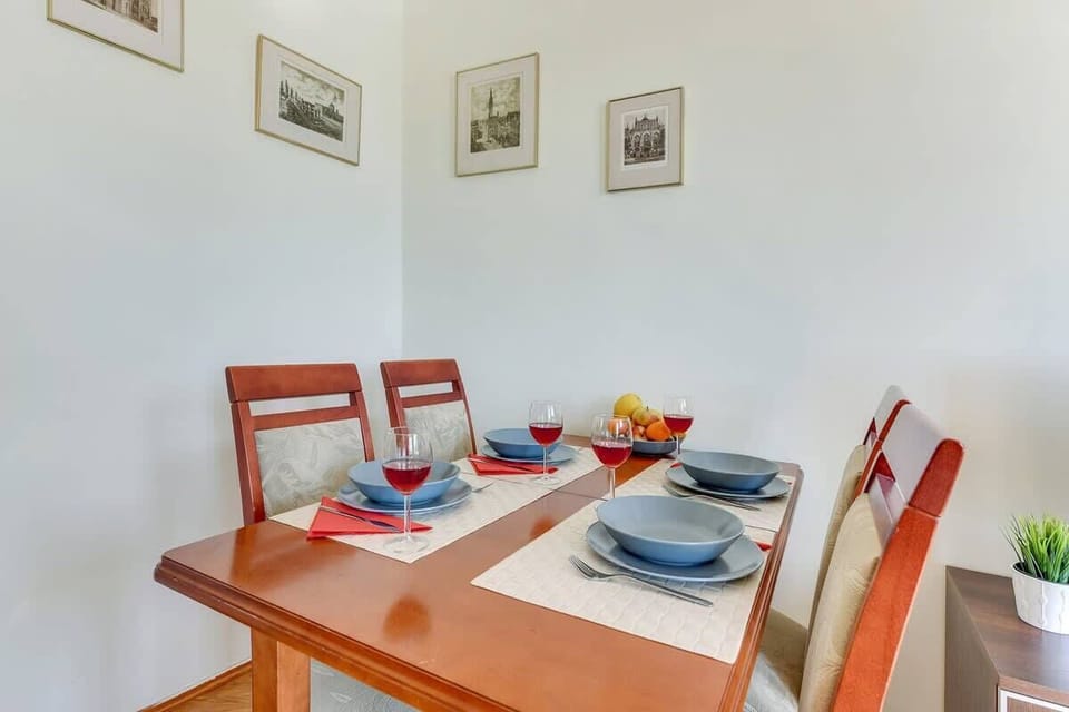 Dining area for 4 people in the living room