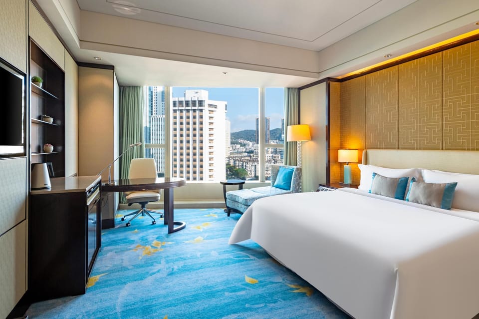 Deluxe Room, 1 King Bed, City View (Deluxe City View King) | Minibar, in-room safe, desk, laptop workspace
