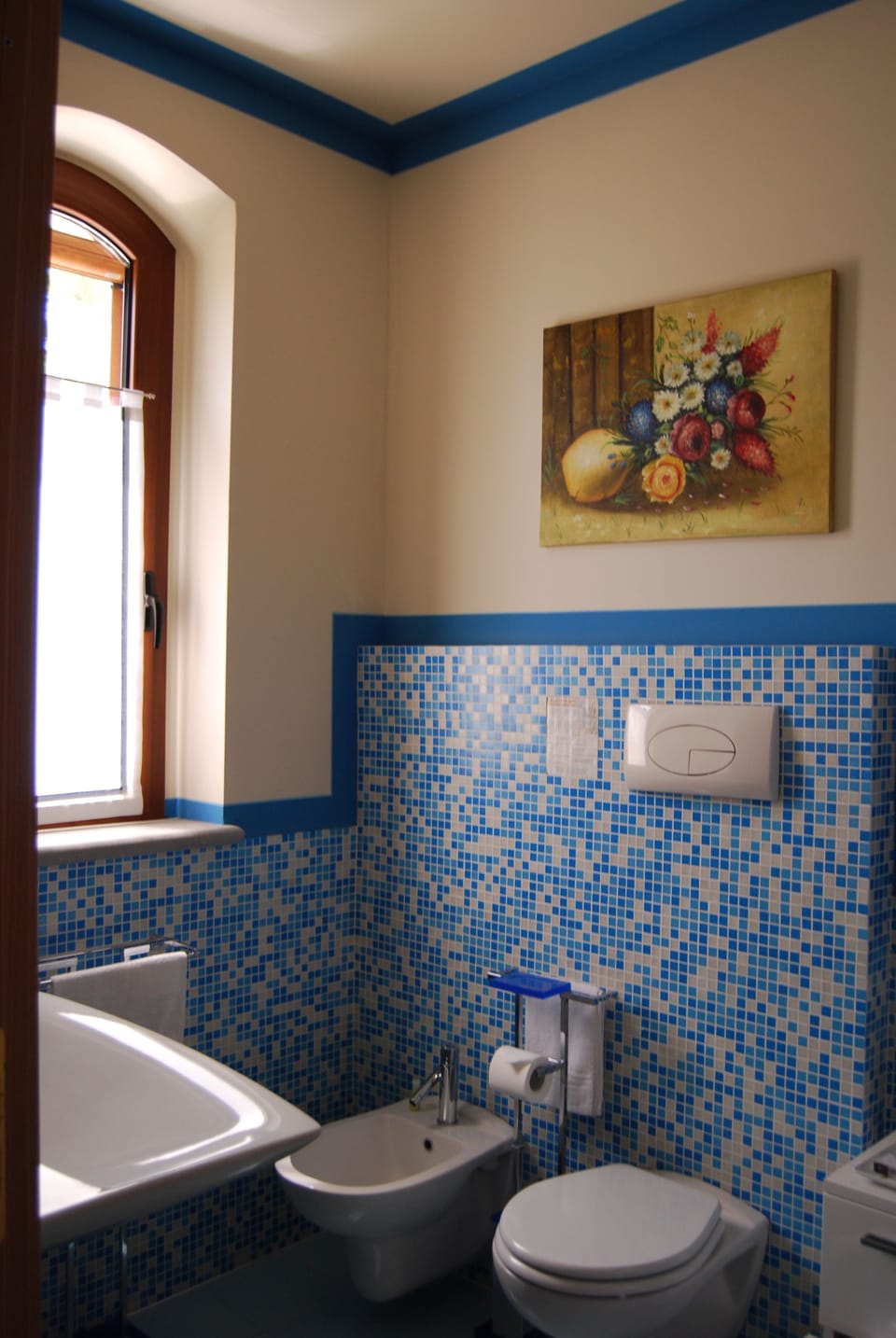 Classic Double or Twin Room | Bathroom | Shower, free toiletries, hair dryer, bathrobes