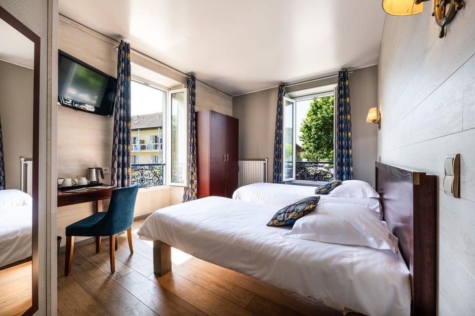 Superior Double Room | Premium bedding, desk, iron/ironing board, free WiFi