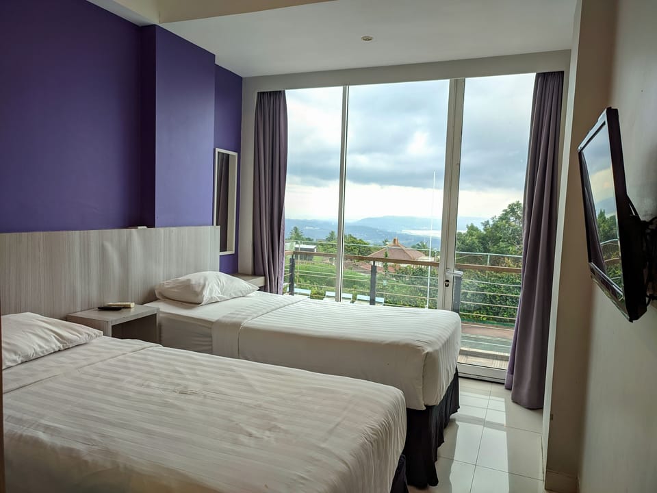 Grand Twin Room | Desk, iron/ironing board, free WiFi, bed sheets