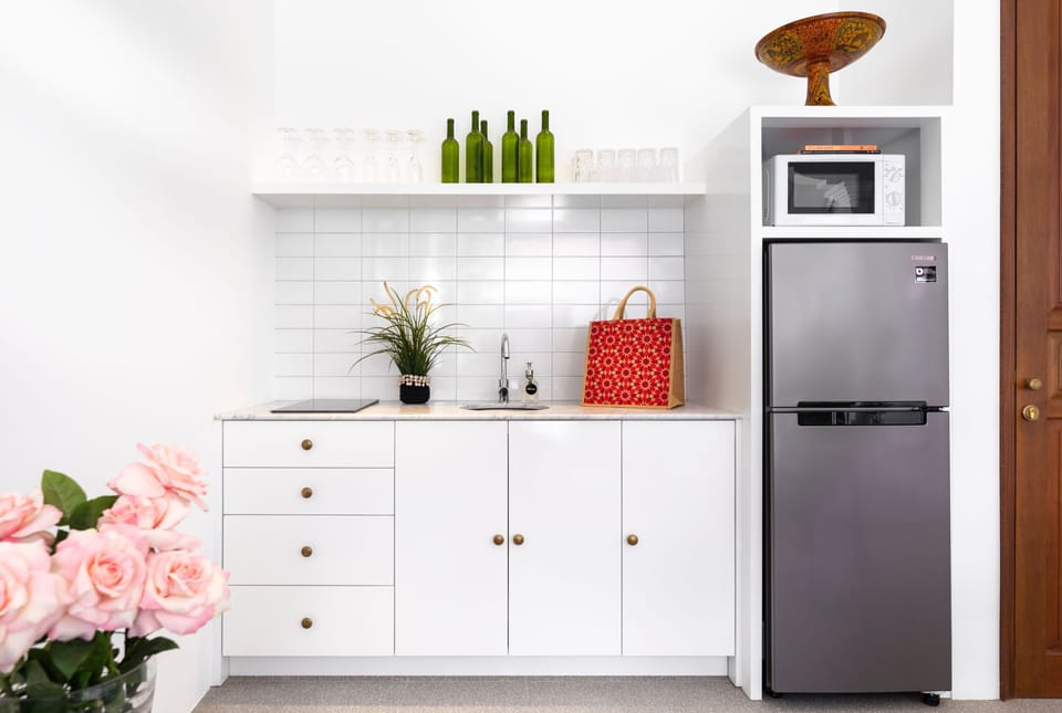Honeymoon Villa, 1 Bedroom | Private kitchenette | Fridge, microwave, stovetop, electric kettle