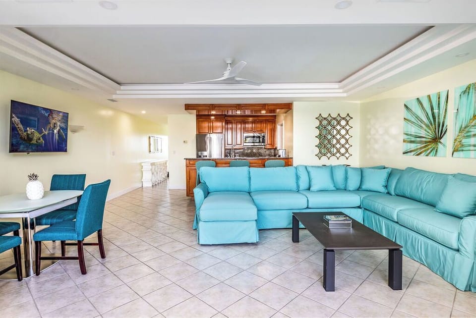 Full front marina facing, open plan living, dining, kitchen - Turquoise Turtle