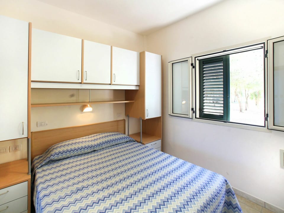 Bedroom, Bed, Furniture, Room, Property, Bed Sheet, Bed Frame, Interior Design, Building, Mattress