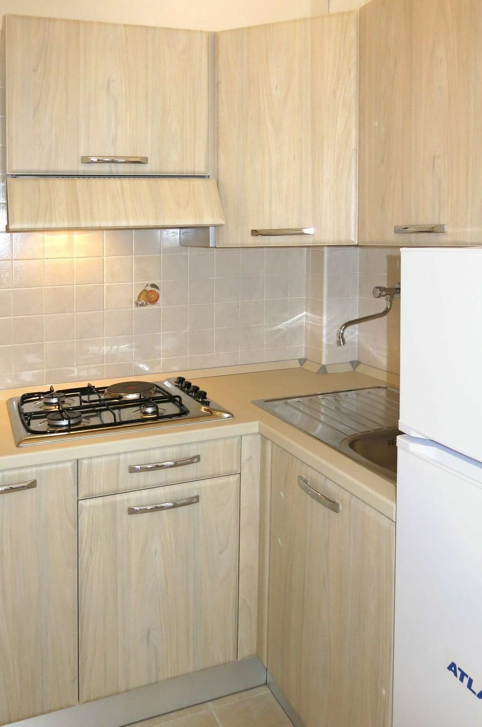 Cabinetry, Kitchen, Countertop, Room, Property, Furniture, Interior Design, Floor, Tile, Drawer
