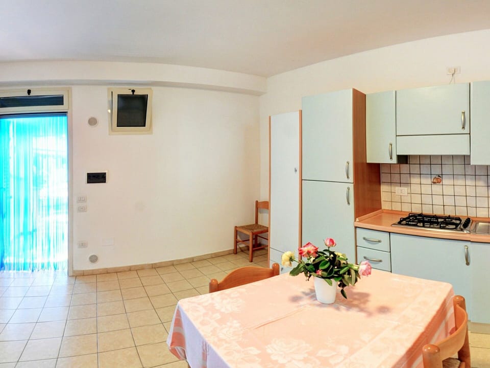 Room, Property, Building, House, Interior Design, Furniture, Real Estate, Floor, Apartment, Ceiling