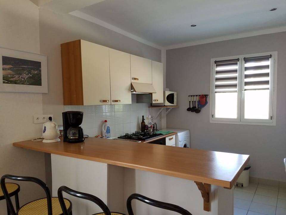 Superior Cottage (Gîte Vanessa 3 étoiles) | Private kitchen | Highchair