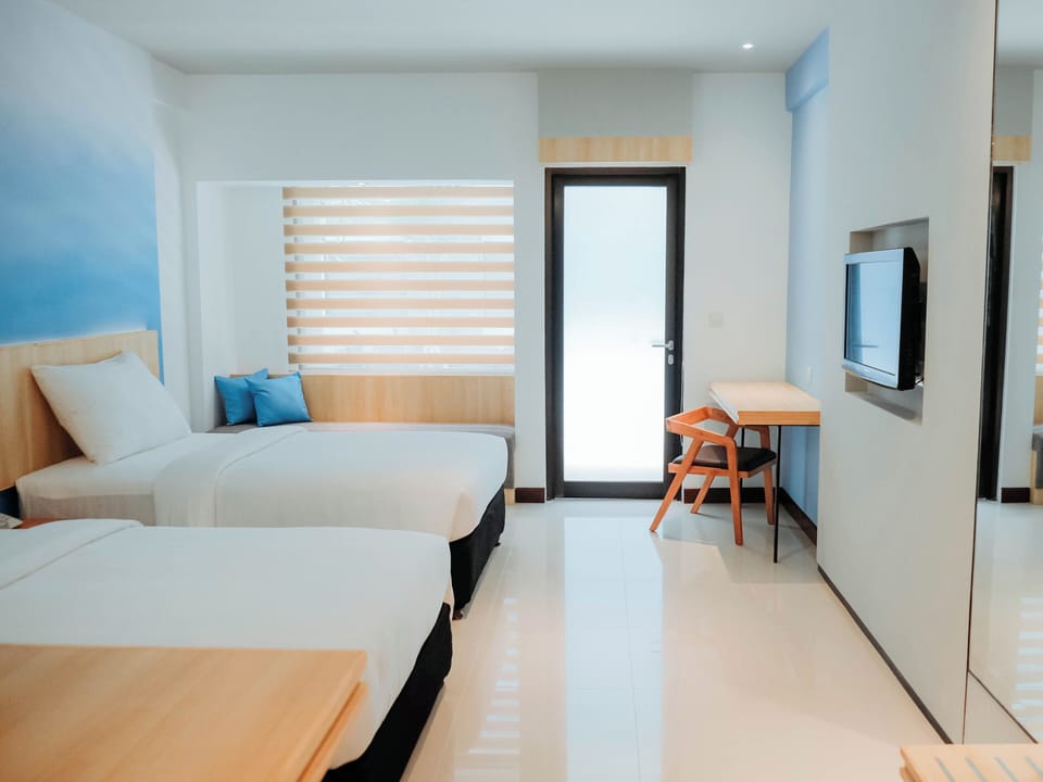 Superior Room Twin Bed with Balcony | Premium bedding, minibar, in-room safe, desk