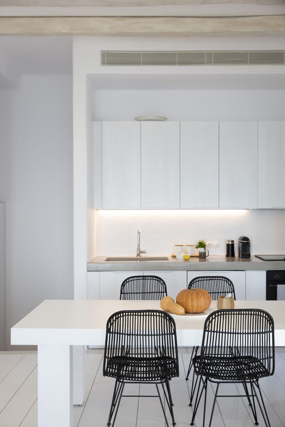 House | Private kitchen | Dining table