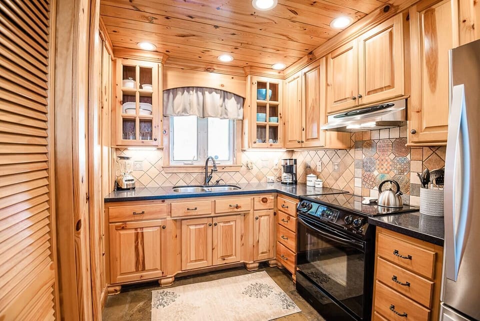 **not pictured - recently added a dishwasher!**